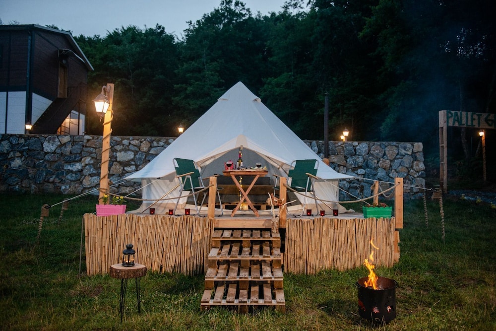 Basic Tent photo 3
