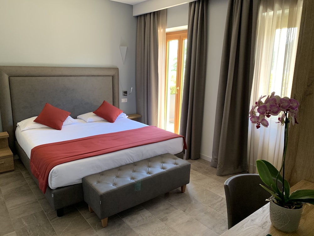Double Room, 1 Double Bed, Balcony, Lake View photo 2