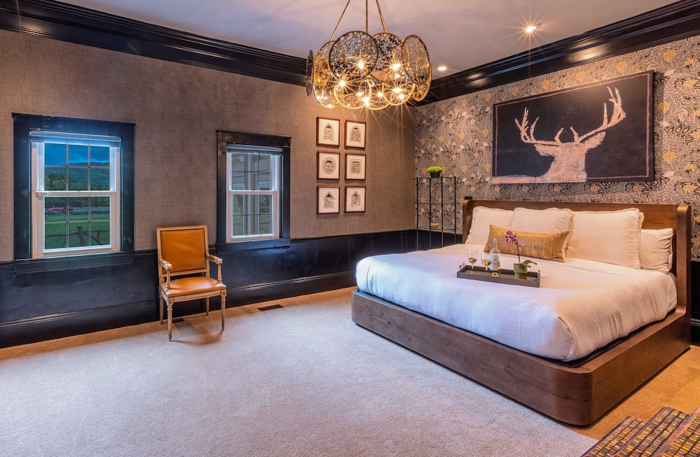 Room, 1 King Bed, Private Bathroom (Briargate Suite) photo 3