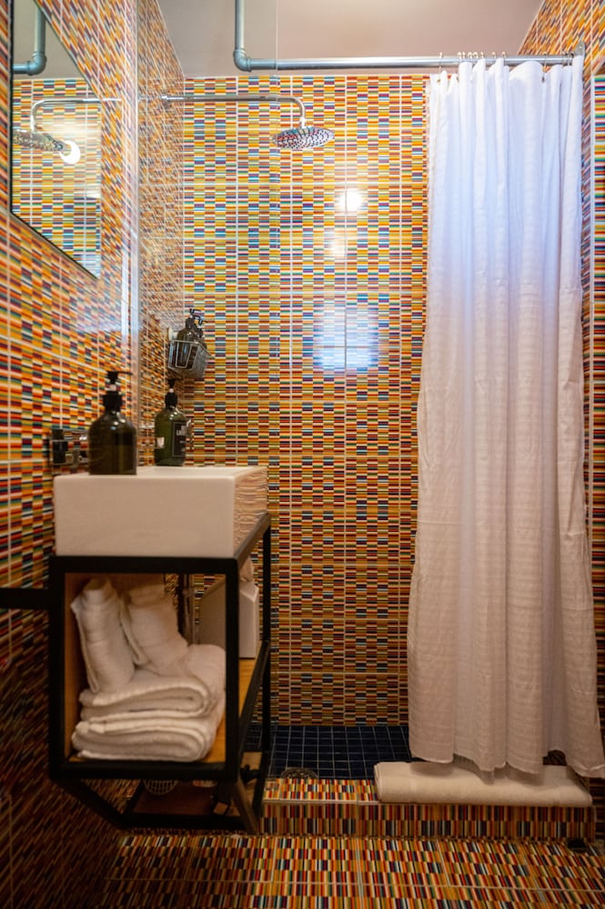 Suite - Photo 27