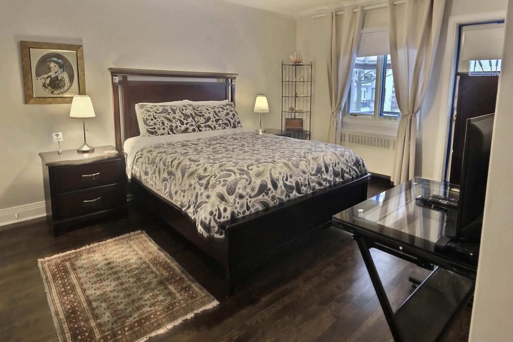 Economy Room, 1 Queen Bed