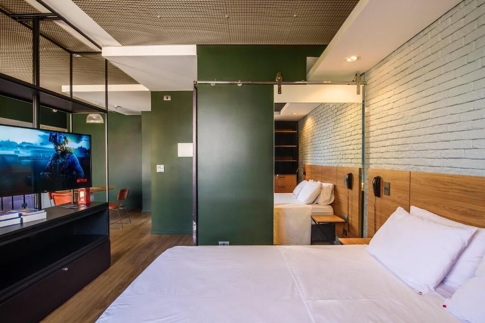 Deluxe Studio Suite, Jetted Tub, City View photo 2