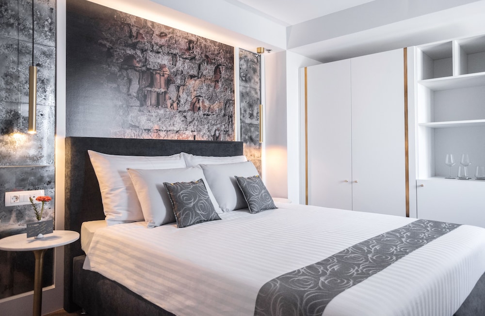 Classic Double Room, 1 Queen Bed, City View photo 1