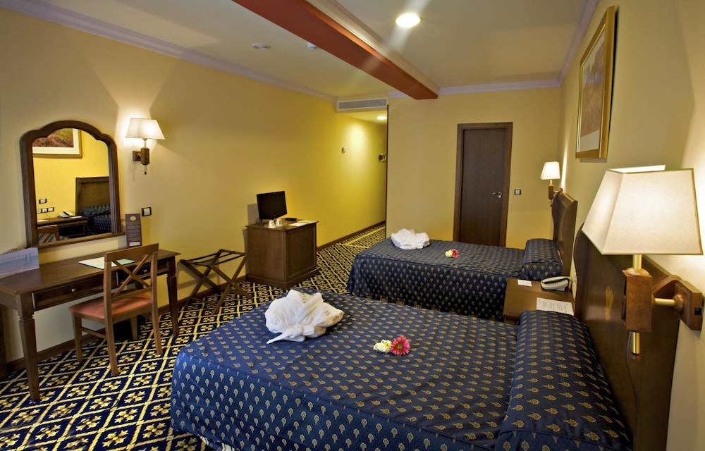 Standard Twin Room - Photo 2