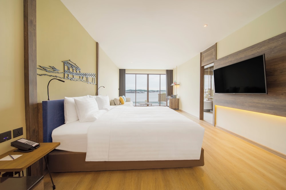 One Bedroom Pool Villa Ocean Front View - Photo 1