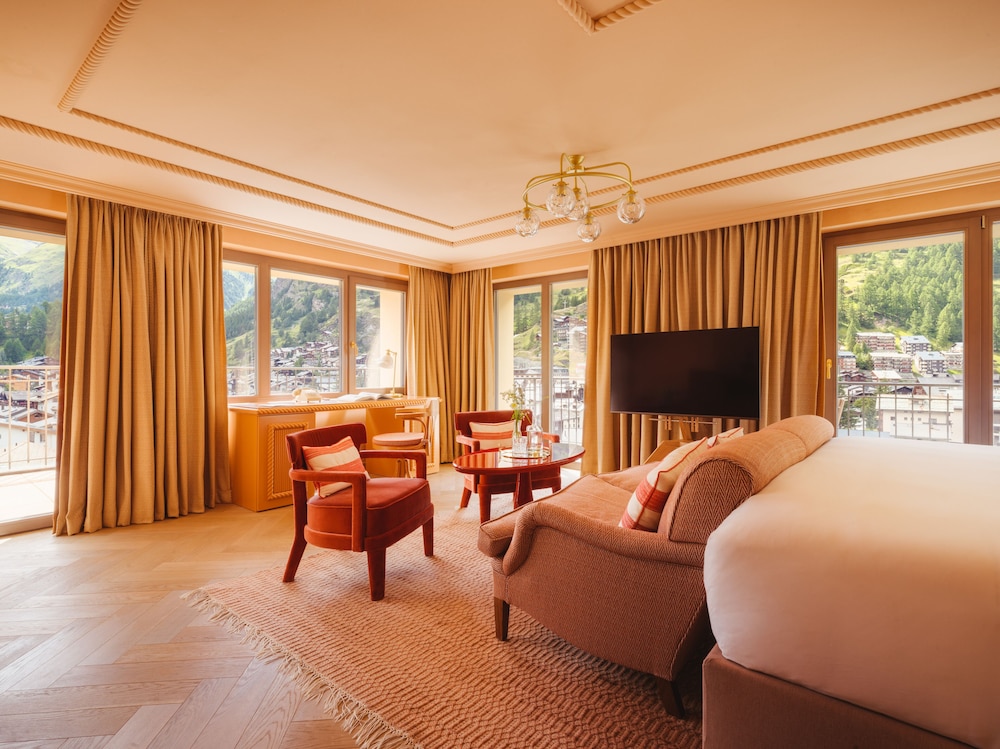 Grand Junior Suite with Matterhorn view - Photo 7
