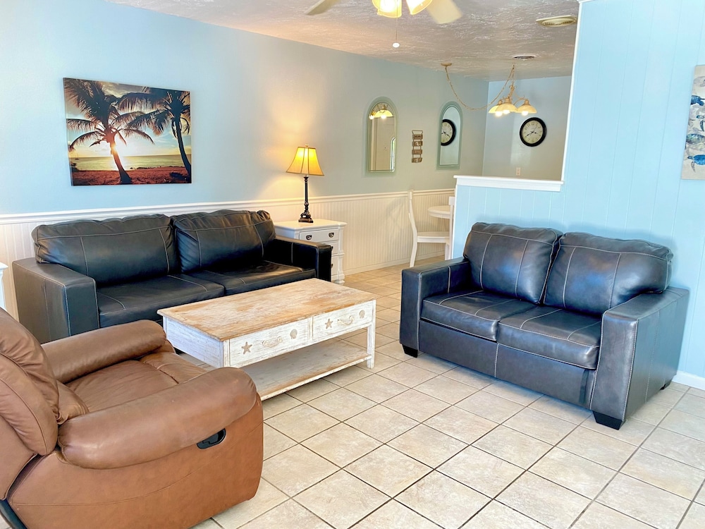 2 Bedroom Beachside View Unit #2 (at White Sands) photo 3