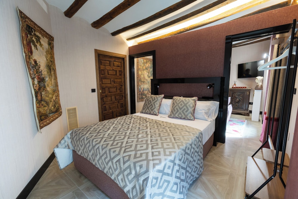Luxury Studio Suite, City View photo 3