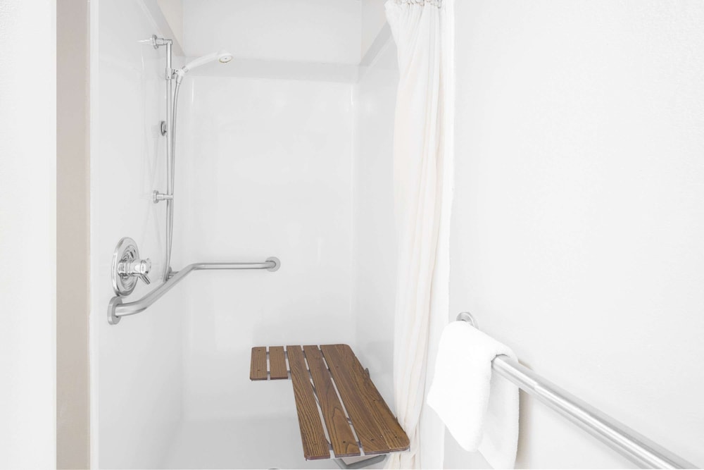 Room, 2 Double Beds, Accessible - Photo 5