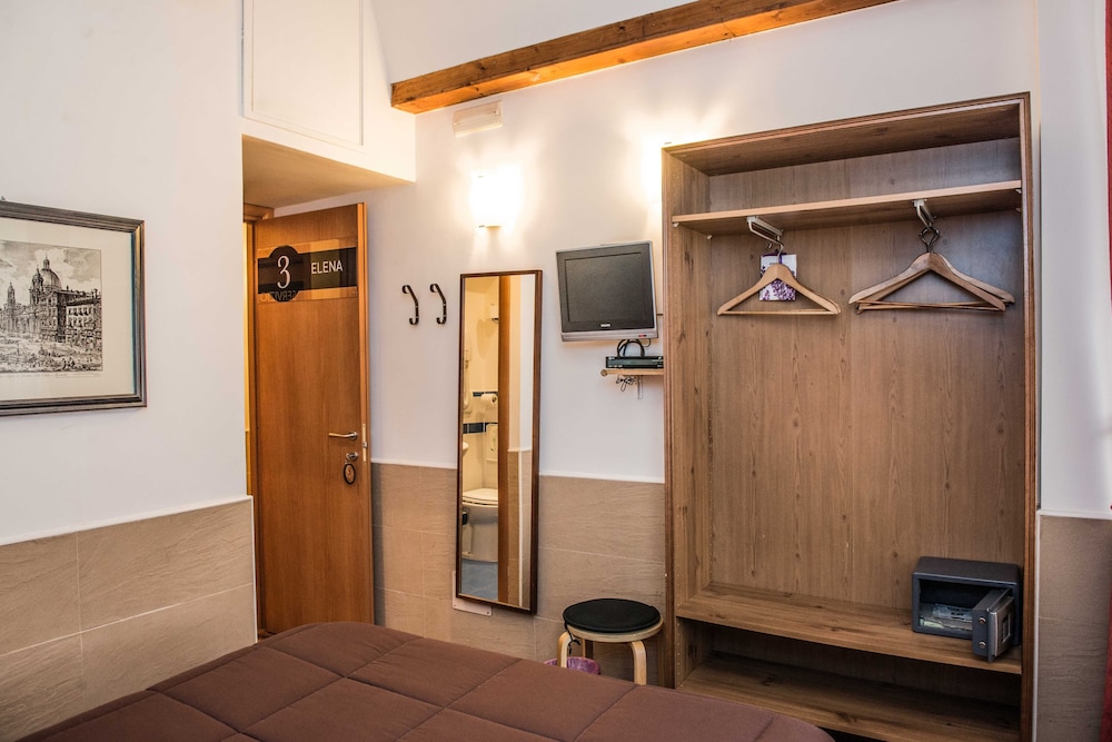 Economy Double Room photo 2