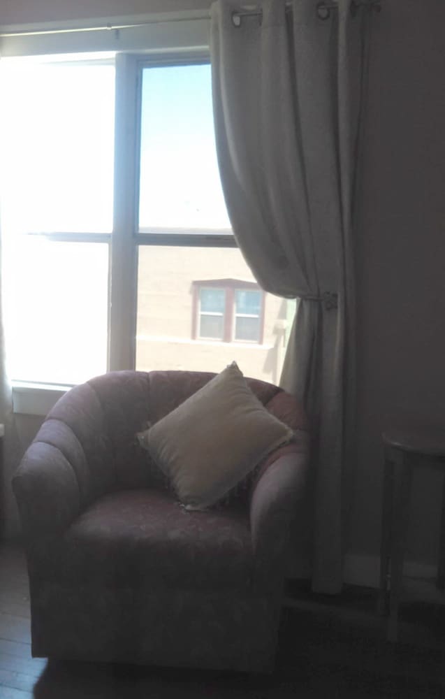 Classic Studio Suite, 1 Queen Bed photo 3