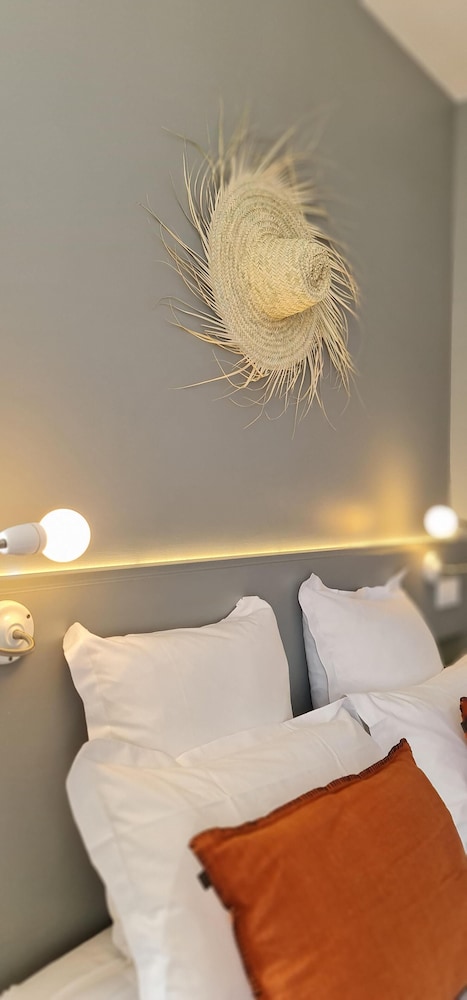 Standard Double Room, City View - Photo 4