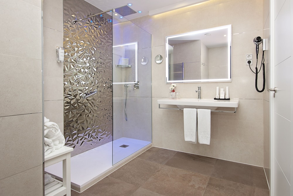 Double Room - Photo 19