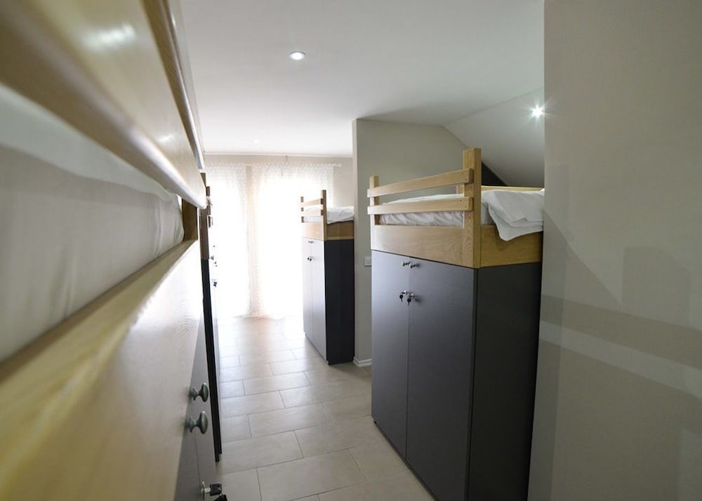 Shared Dormitory, Mixed Dorm (1 Bed) photo 2