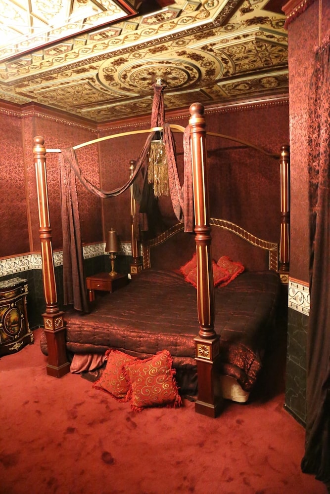 Royal Suite, 3 Bedrooms, Jetted Tub