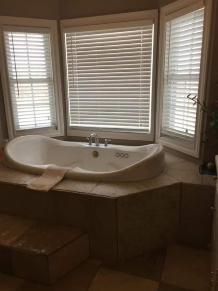 Standard Double Room, Ensuite (Sleeping Lion Master Suit) photo 2