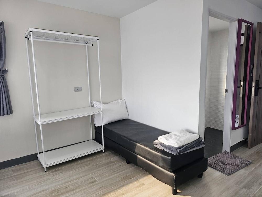 Deluxe Room, Multiple Beds, Private Bathroom, City View photo 3