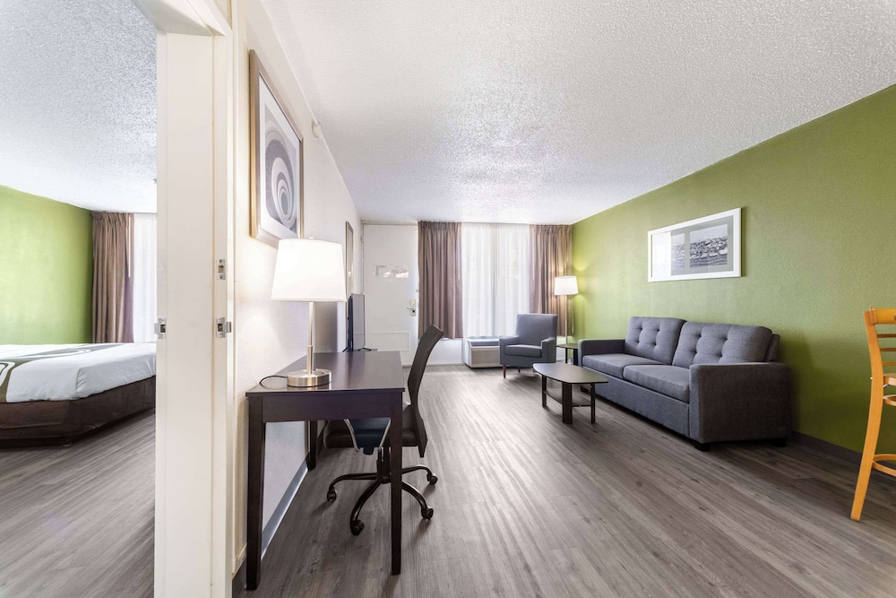 Suite, Multiple Beds, Non Smoking (Upgrade) - Photo 4