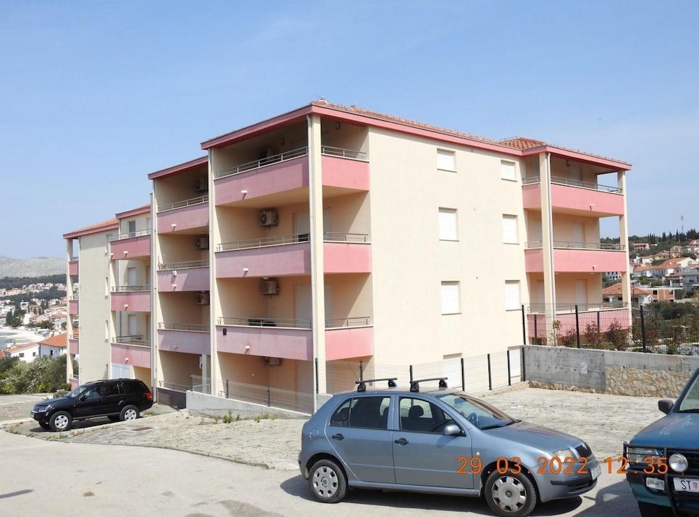 Apartment (Three Bedroom Apartment)