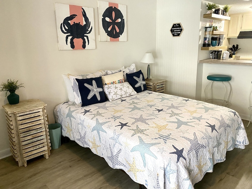 Studio, Pool Access, Beachfront (169) photo 1