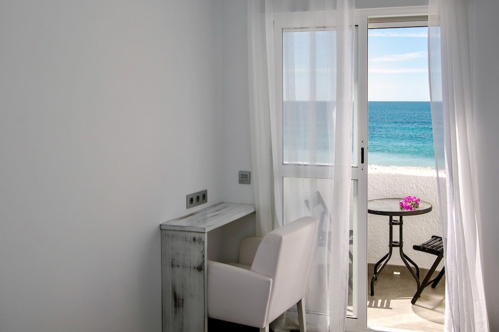 Deluxe Double Room, Balcony, Sea View photo 3