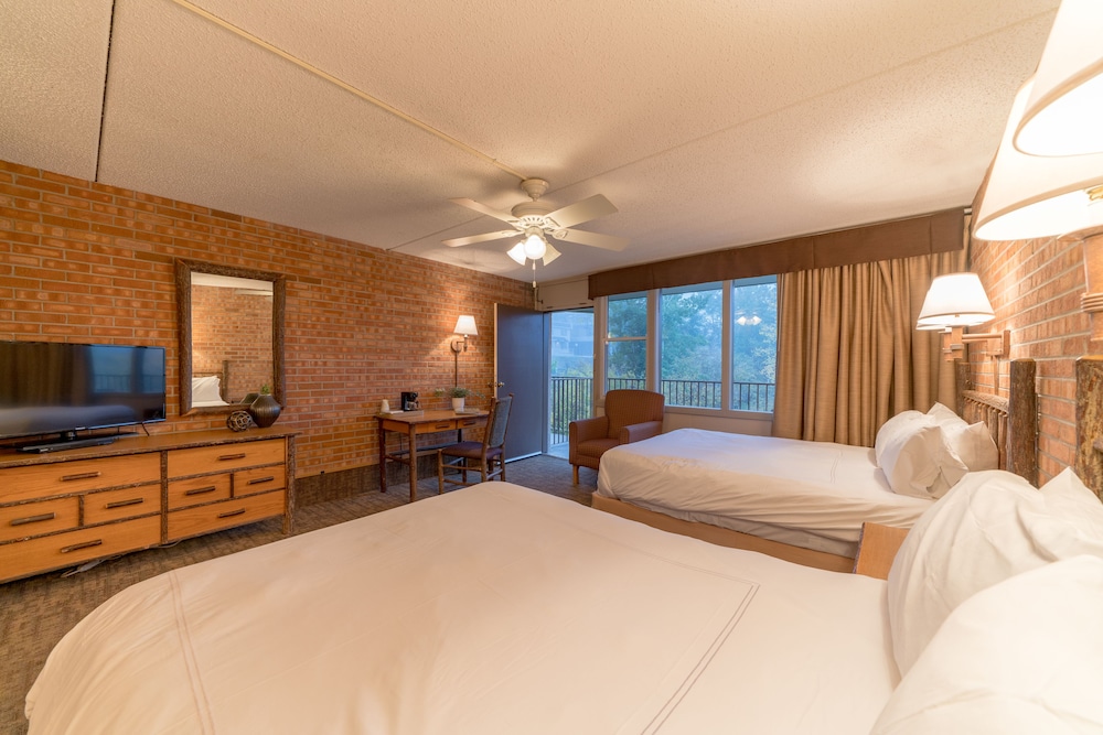 Standard Room, 2 Queen Beds - Photo 4