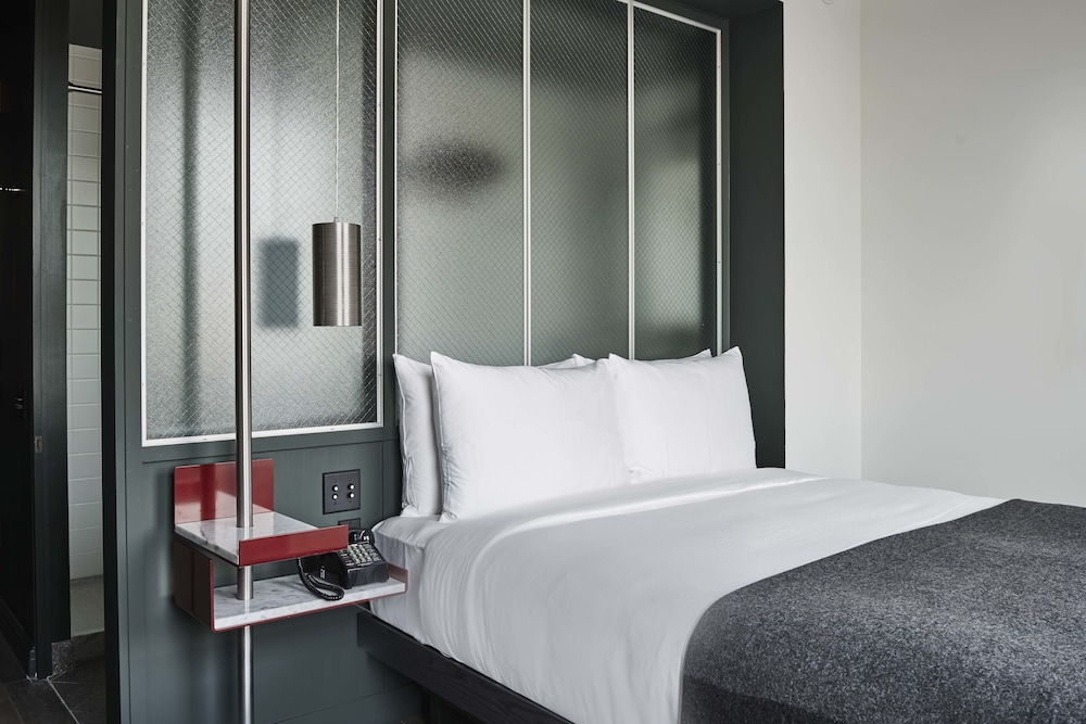 Standard Room, 1 Queen Bed, Accessible