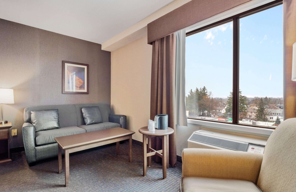 Standard Room, 1 King Bed, Jetted Tub, Tower photo 2