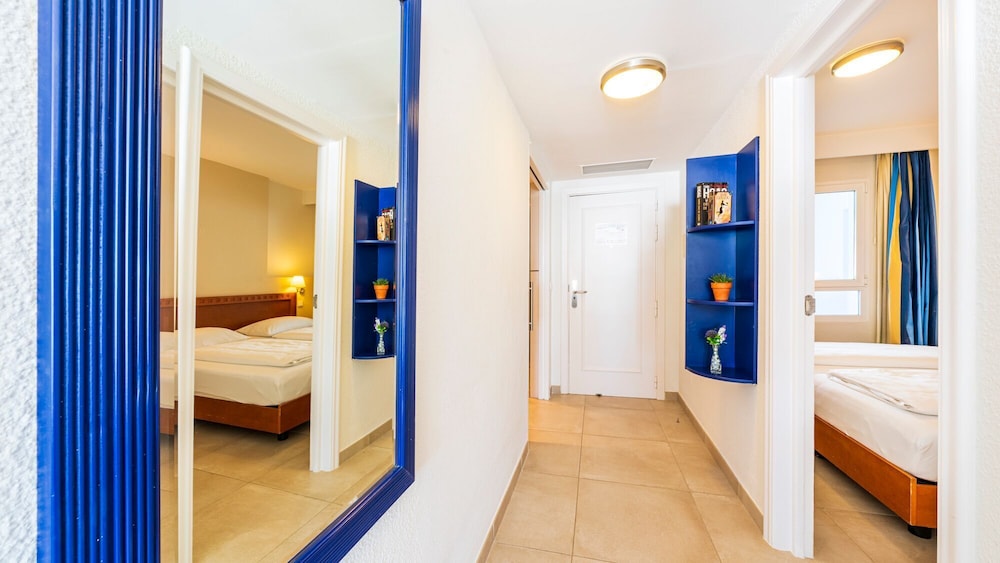 Premium Apartment, 1 Bedroom, Kitchen, Beach View thumbnail 5