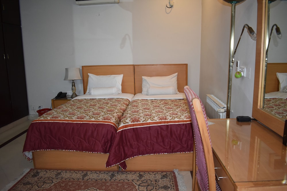 Twin Room - Photo 1