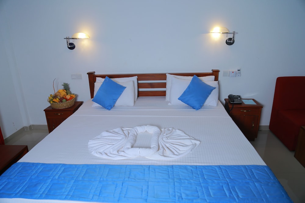 Deluxe Double Or Twin Room, 1 King Bed, Mountain View photo 3