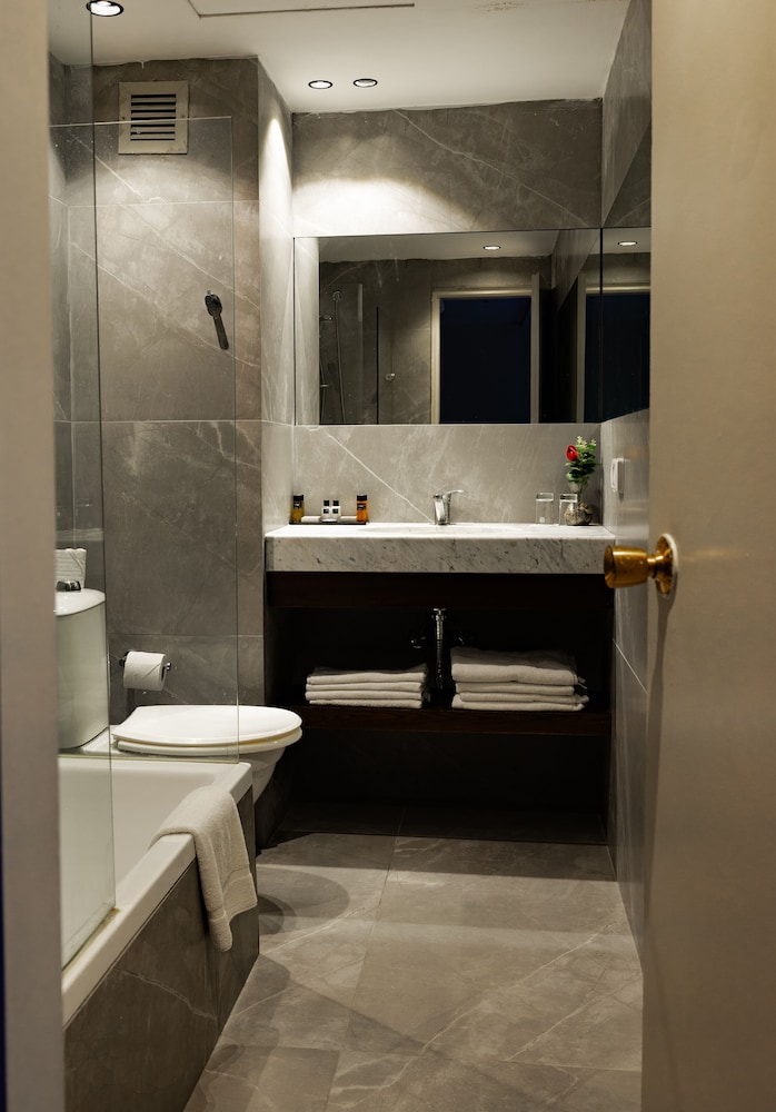 Family Two Bedroom Suite photo 3