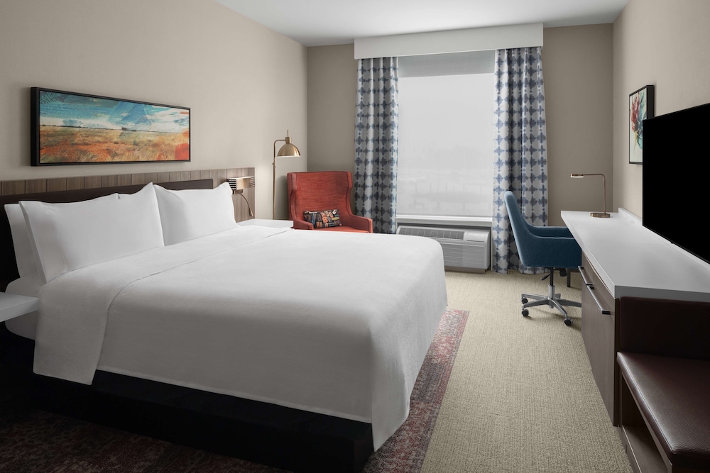 Room, 1 King Bed, Accessible, Bathtub (Mobility & Hearing) - Photo 5
