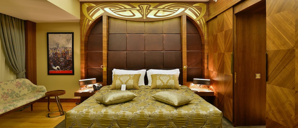 Royal Suite photo 2