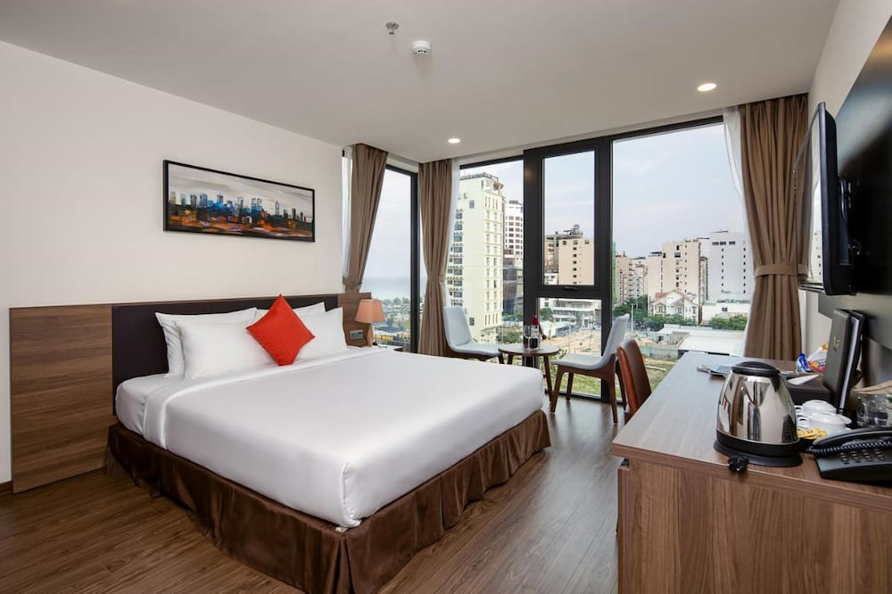 Suite with Bathtub - Photo 1