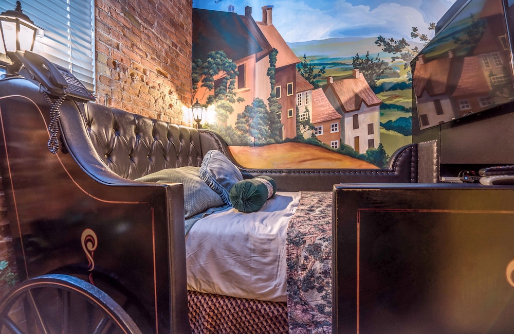 Room (English Countryside) - Photo 2