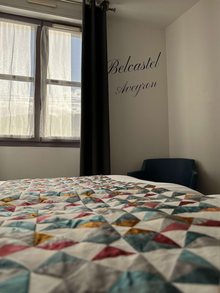 Comfort Room, 1 Queen Bed, River View - Photo 5