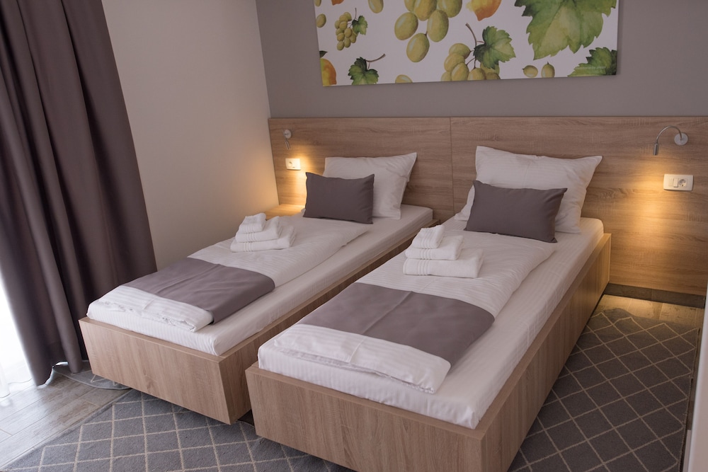 Deluxe Studio Suite