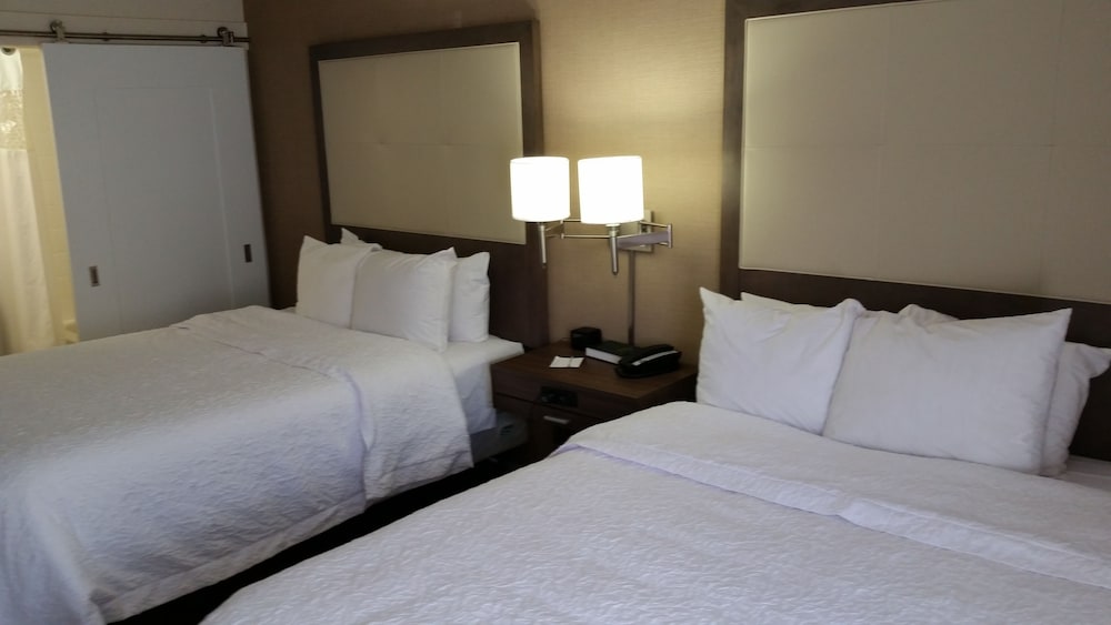 Room, 2 Queen Beds, Non Smoking, Refrigerator & Microwave (Roll-in Shower) - Photo 2