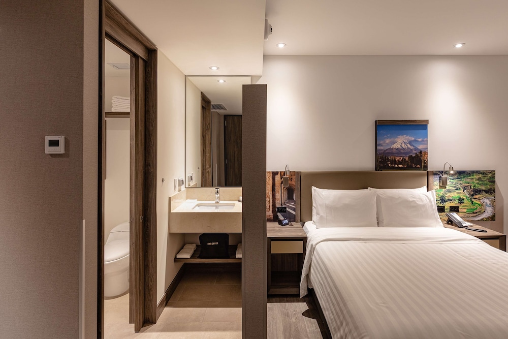 Room, 2 Twin Beds, Refrigerator (Scenic View) - Photo 15