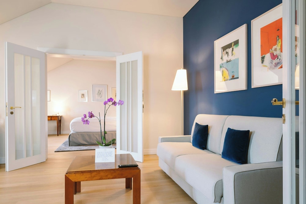 Suite, 1 Double Bed, City View