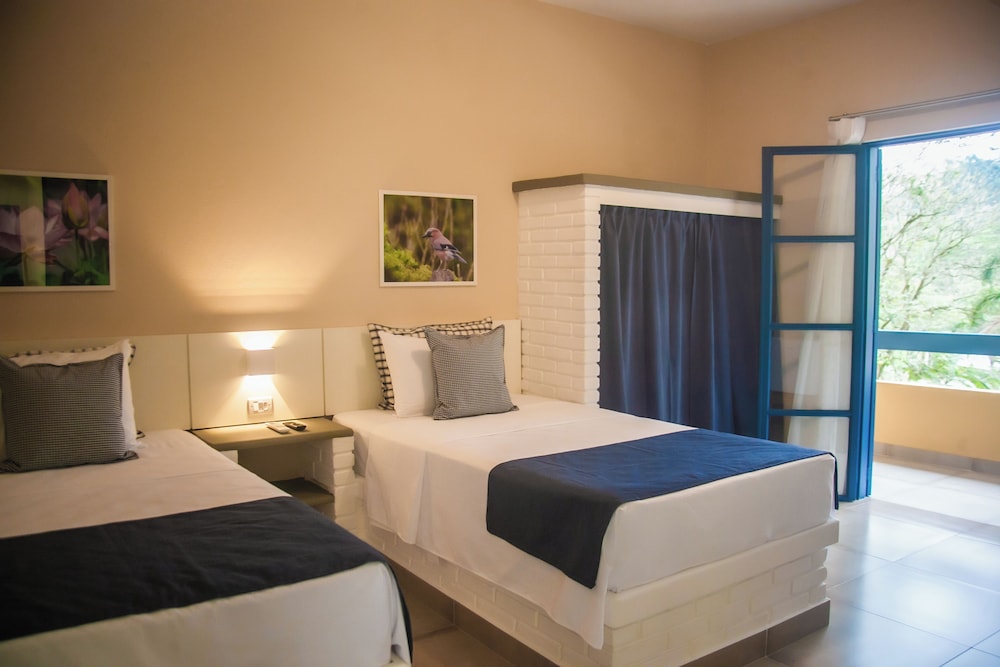 Standard Twin Room - Photo 4