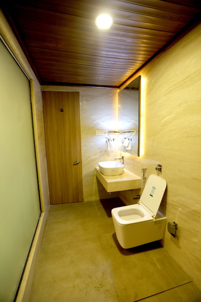 Deluxe Room - Photo 8