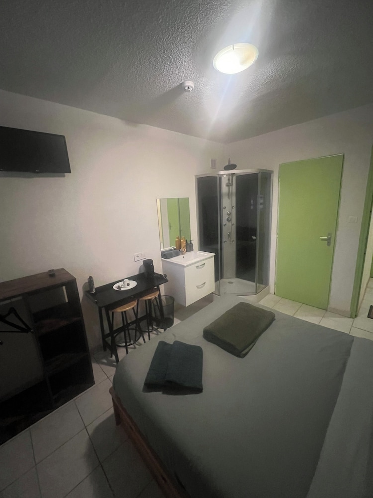 Basic Double Room photo 3