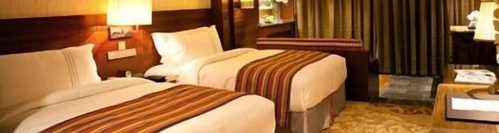 Deluxe 2 Twin Garden Bed Room photo 1