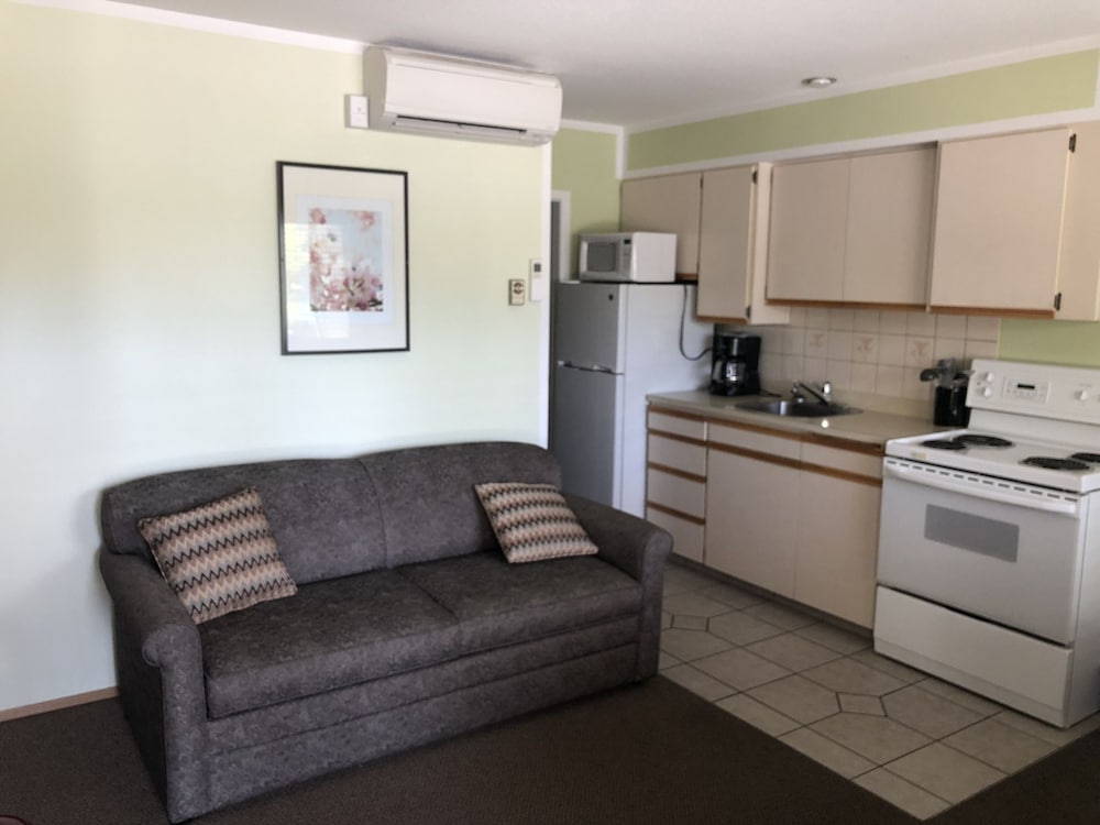 Suite, 1 Queen Bed with Sofa bed, Lake View photo 3