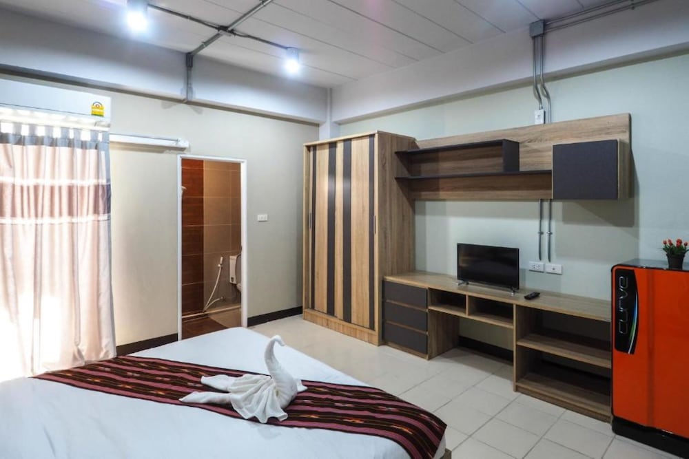 Deluxe Room, 1 King Bed - Photo 12