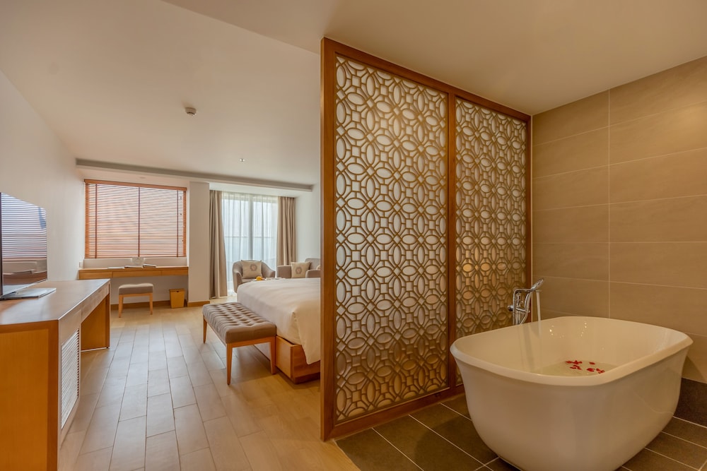 Grand Room, Ocean View - Photo 2