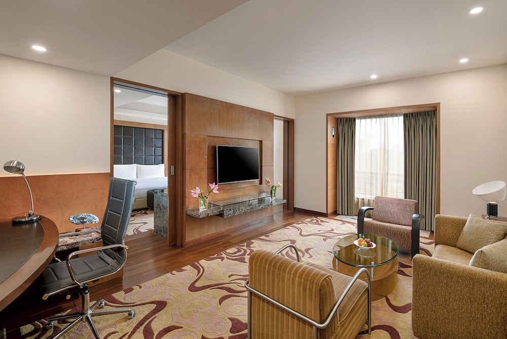 Suite, 1 Bedroom - Photo 3