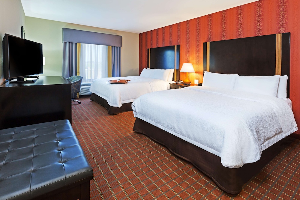 Room, 2 Queen Beds, Accessible, Bathtub photo 1